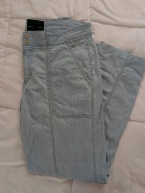 White House Black Market Mid Rise Straight Crop Light Wash Jeans Size 6s